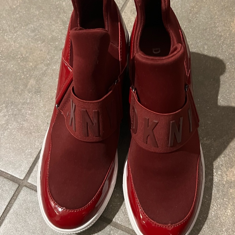 DKNY SIZE 8.5 euro size 38.5